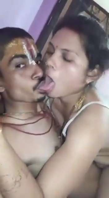 Telugu Poojari Guy In New Desi Sex Video Scandal