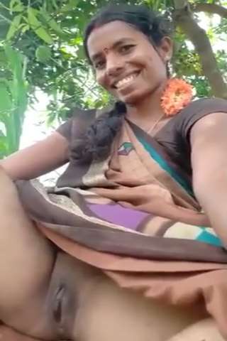 Telugu Wife Showing Her Ass And Pussy Outdoors