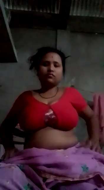Unsatisfied Bhabhi Big Boobs Show And Fingering