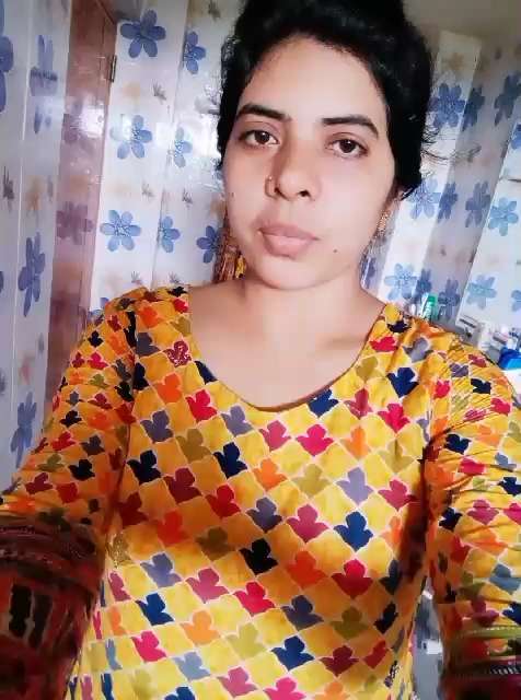 Unsatisfied Dehati Bhabhi Viral Showing Big Boobs