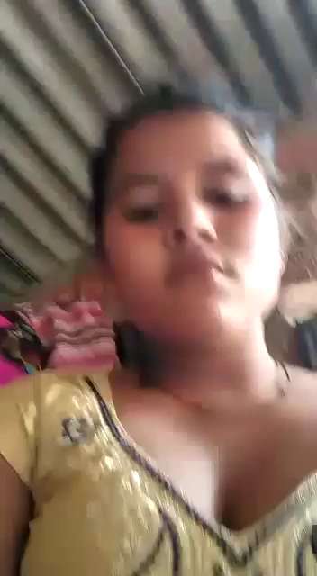 Village Desi Girl Showing Her Virgin Pussy On Cam
