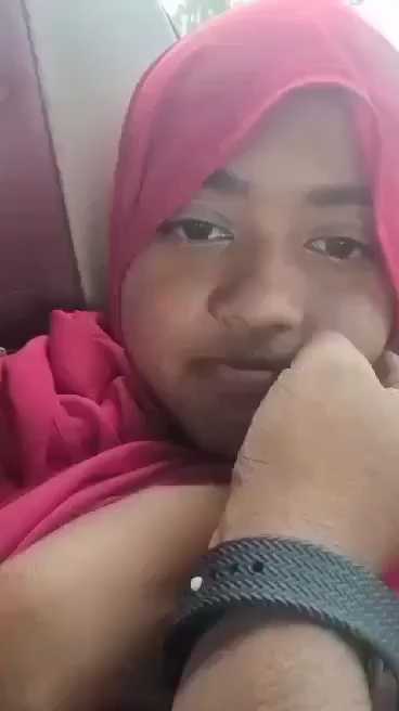 Bengali Hijabi Girl Boob Sucking in the Car