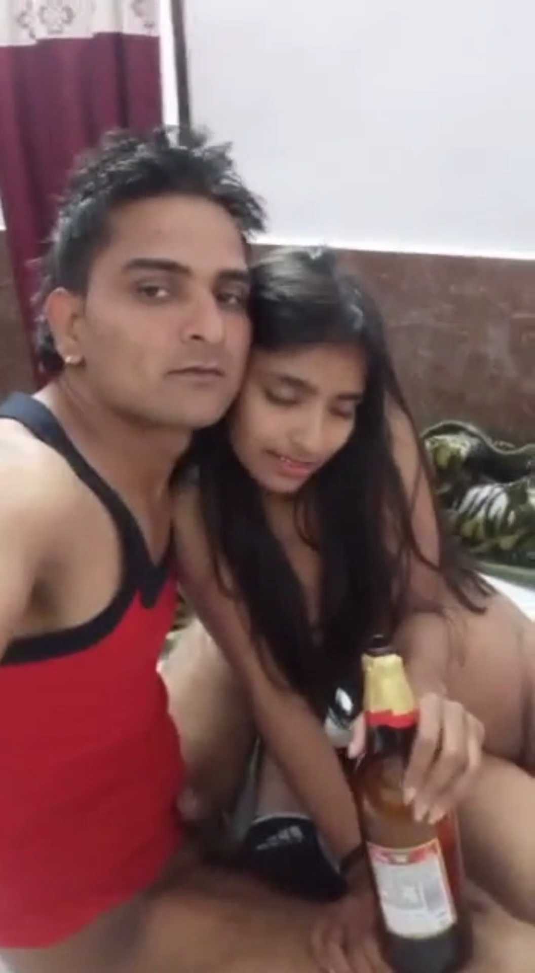 Girlfriend ko Daaru Pilaya (With Hindi Audio)