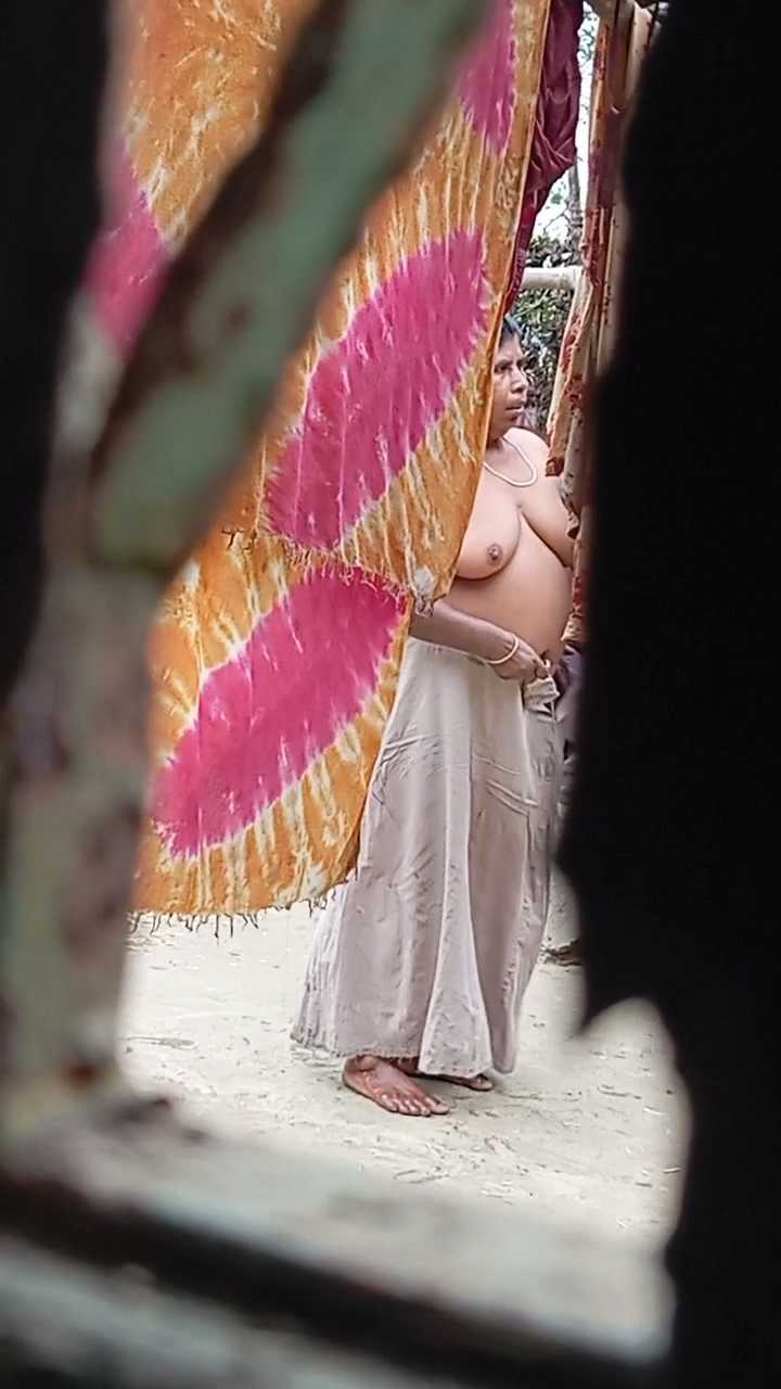 Mature Neighbor Milf Aunty Outdoor Bath And Wearing Dress