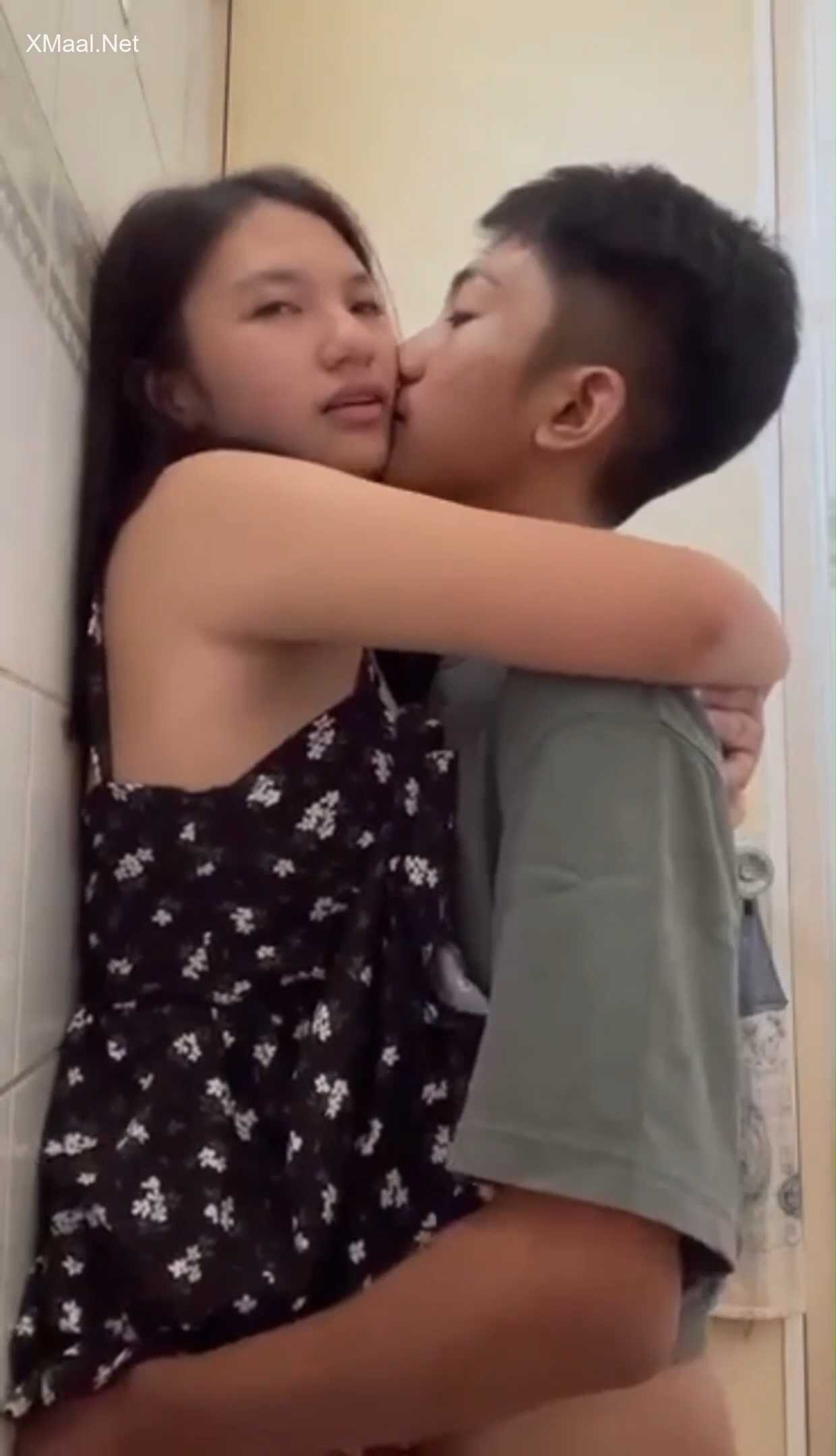 Thai Couple Hardcore Sex in the Bathroom