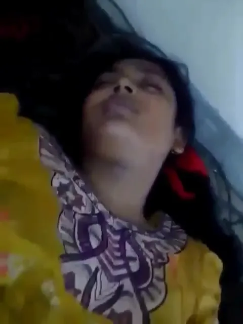 Ankhen Band Karke Chudai Ka Maza Leti Hui Gf