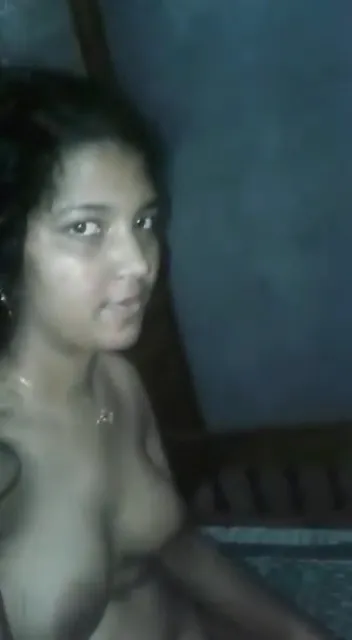 Apni Chut Ki Darshan Karati Hui Desi Indian Ladki