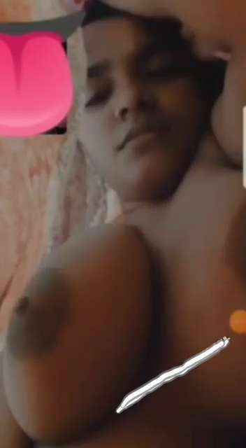 Bangladeshi Girl Huge Boobs Showing Viral Clip