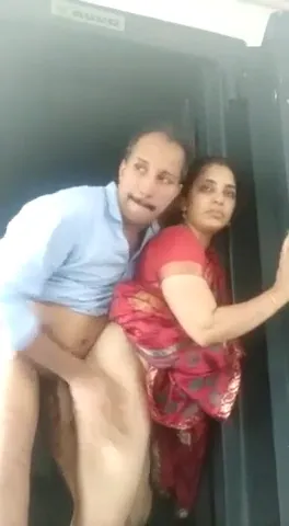 Bank Mein Akele Pati Patni Ka Khada Khada Chudai Ka Khel
