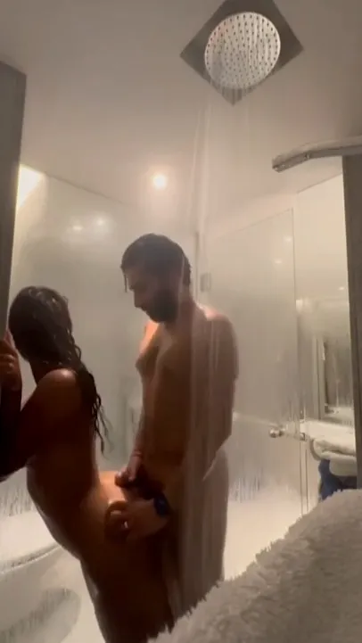 Bathroom Mein Patni Ko Diwar Pe Jhuka Ke Choda