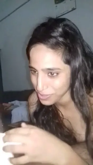 Bed Par Nangi GF Ki Gaand Aur Chut Dono Ko Chodne Ka Maza