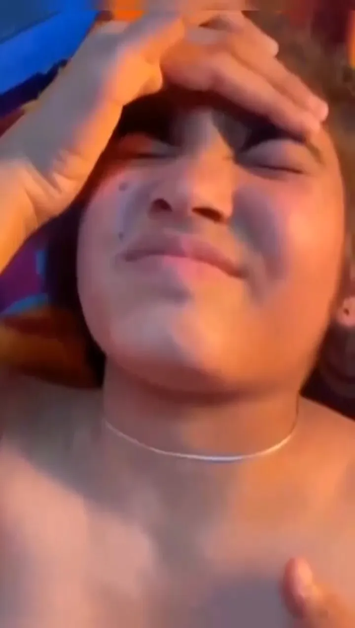 Bed Par Nangi Girlfriend Ki Chut Mein Lund Daalkar