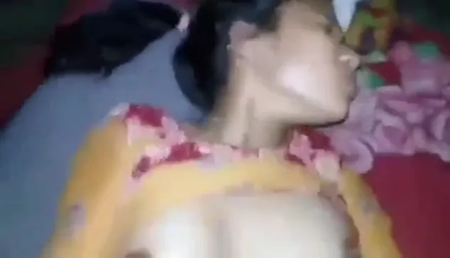 Bengali Bhabhi Ki Chut Failake Devar Ne Choda