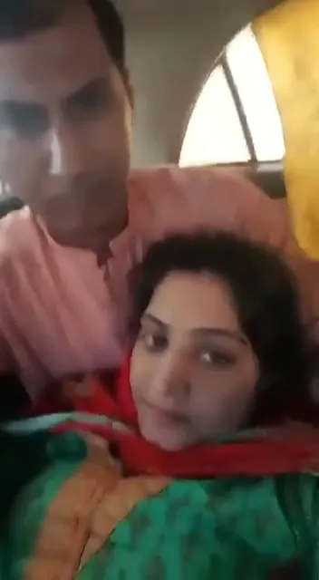 Bf Ne Car Me Boobs Ko Masla Aur Chusa