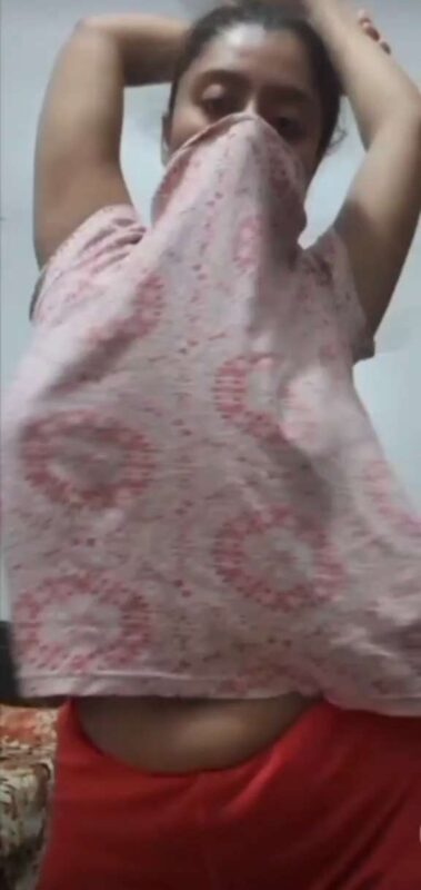 Thumbnail No 2 from Bhabhi Flashing Boob Viral Video At XReels 2 Video.
