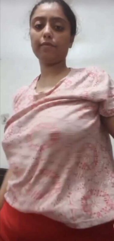 Thumbnail No 4 from Bhabhi Flashing Boob Viral Video At XReels 2 Video.