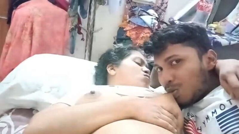 Thumbnail No 4 from Bhabhi Ke Bade Boobs Chuse Aur Doggy Mein Choda Video.
