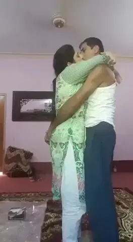 Biwi Ko Nangi Karke Chuchiyan Choosi Aur Chod Diya