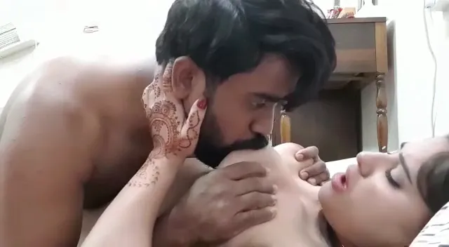 Blue Panty Wali Muslim Bhabhi Ki Missionary Position Mein Chudai