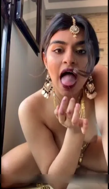 Boyfriend Ke Liye GF Ne Apni Nangi Body Dikhayi Aur Ungli Ghusaayi