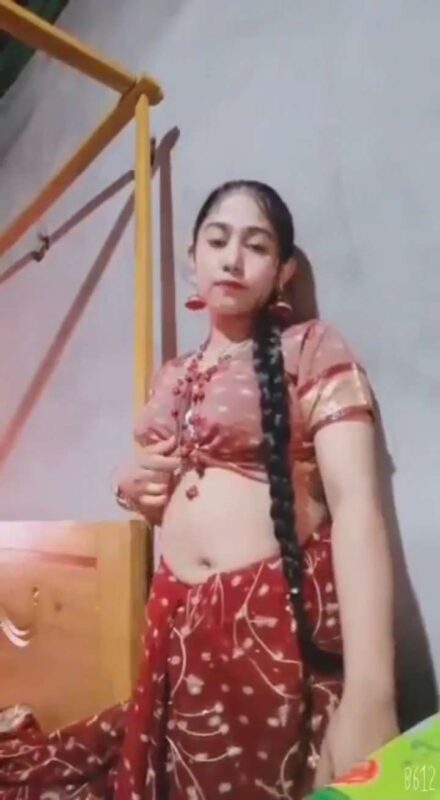 Thumbnail No 1 from Breathtaking Super Sexy Saree Striptease Video Video.