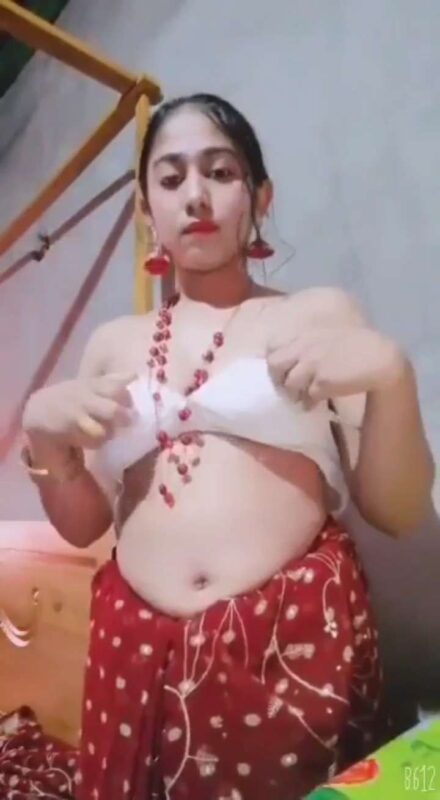 Thumbnail No 3 from Breathtaking Super Sexy Saree Striptease Video Video.