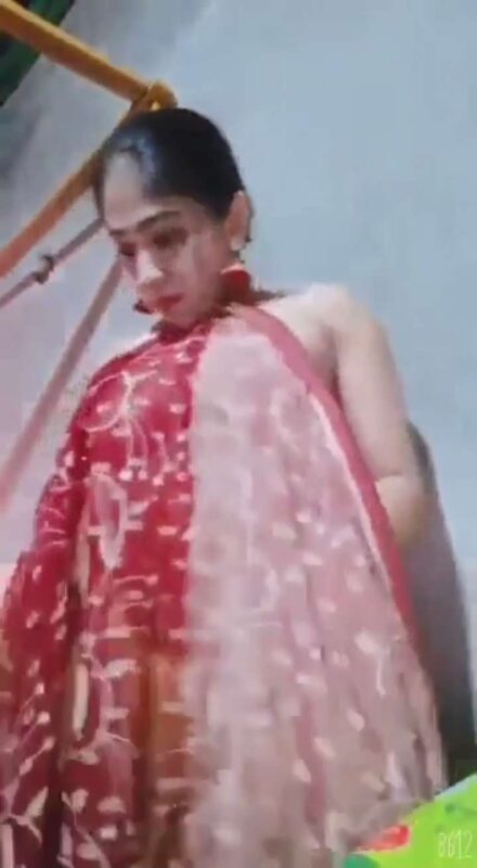 Thumbnail No 5 from Breathtaking Super Sexy Saree Striptease Video Video.