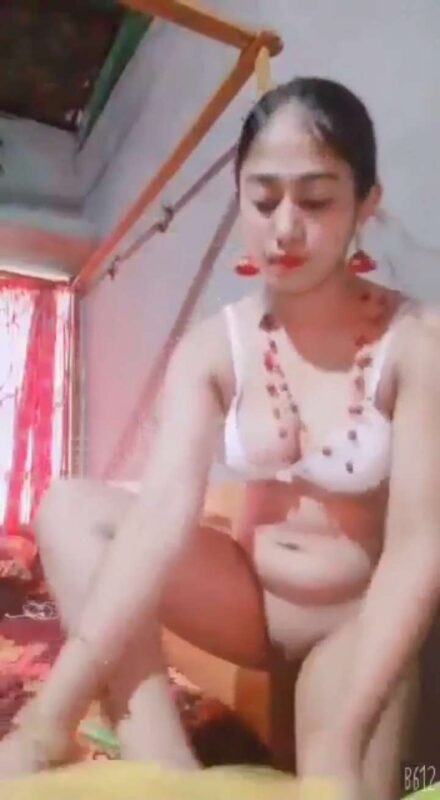 Thumbnail No 7 from Breathtaking Super Sexy Saree Striptease Video Video.