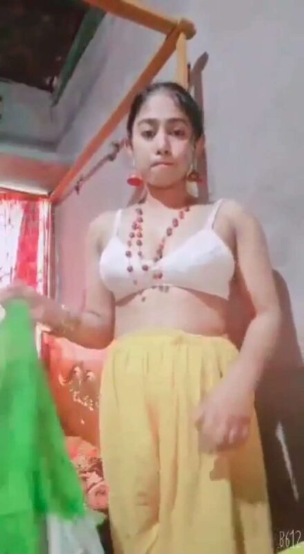 Thumbnail No 8 from Breathtaking Super Sexy Saree Striptease Video Video.