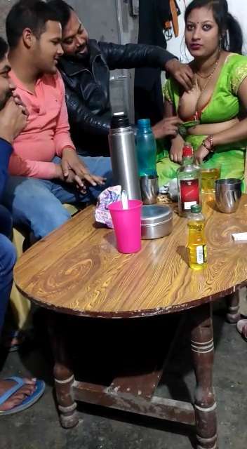 Busty Randi Bhabhi Having Fun With Her Clients