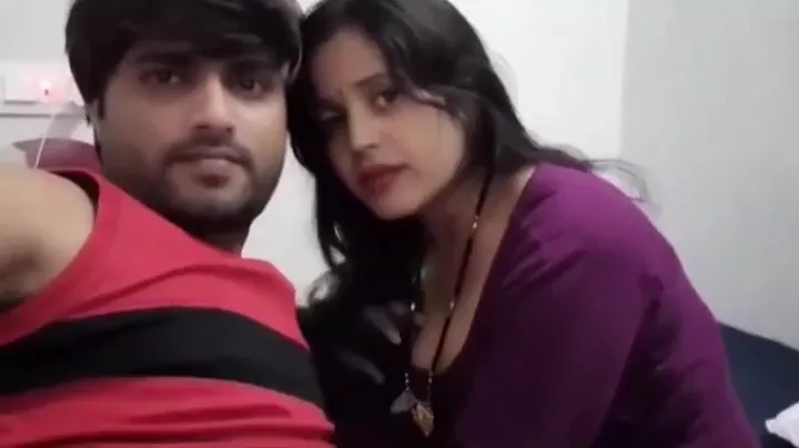 Chuchiyan Dabate Hue Bhabhi Ko Missionary Position Mein Pela