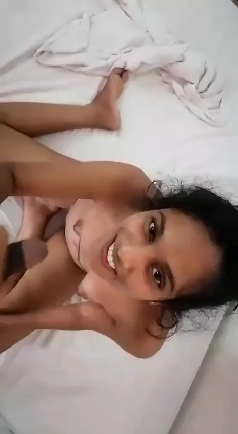 Chudne Se Pehle Girlfriend Ne Lund Hath Se Hila Ke Nikala Sperm