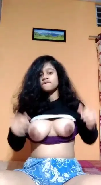 Cute Desi Girl Ne Dikhaye Apne Boobs And Chut Viral MMS Sex Video