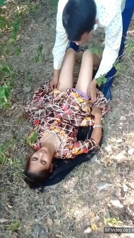 Thumbnail No 1 from Cute Desi Randi Panty Removed Fucked Outdoors Video.