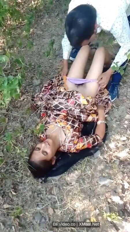 Thumbnail No 2 from Cute Desi Randi Panty Removed Fucked Outdoors Video.