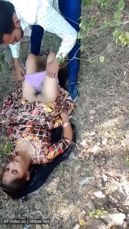Thumbnail No 3 from Cute Desi Randi Panty Removed Fucked Outdoors Video.