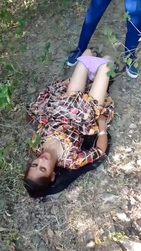 Thumbnail No 5 from Cute Desi Randi Panty Removed Fucked Outdoors Video.