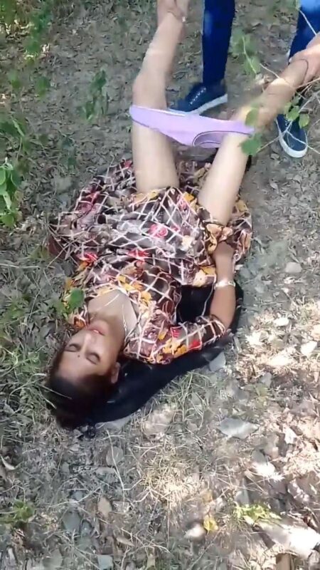 Thumbnail No 6 from Cute Desi Randi Panty Removed Fucked Outdoors Video.