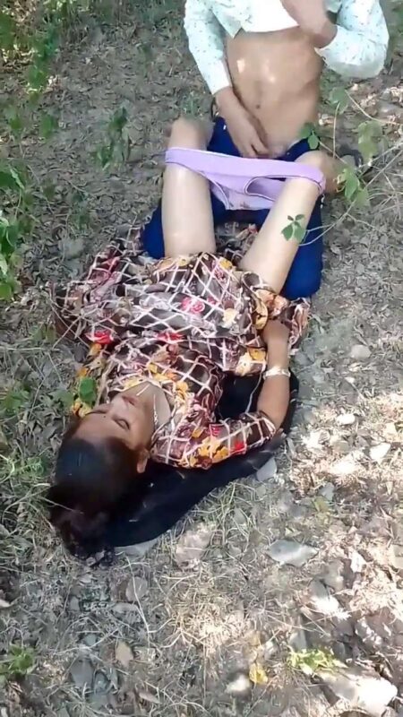 Thumbnail No 7 from Cute Desi Randi Panty Removed Fucked Outdoors Video.