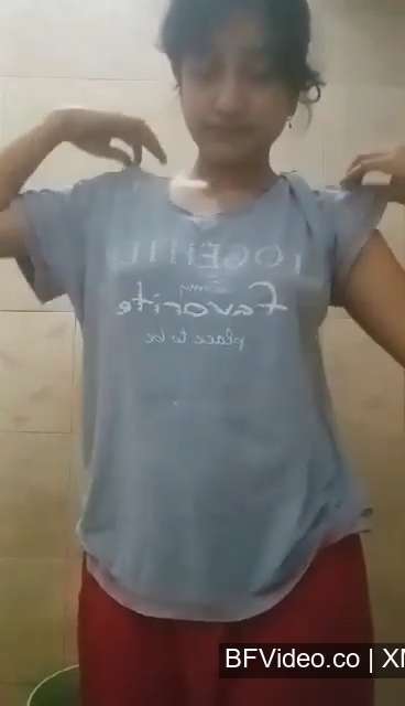 Cute Village Girl Boobs Show Topless Viral Clip