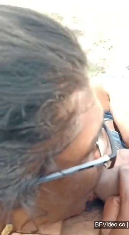 Thumbnail No 1 from Desi Randi Outdoor Blowjob To Customer Viral MMS Video.