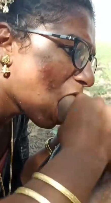 Thumbnail No 5 from Desi Randi Outdoor Blowjob To Customer Viral MMS Video.