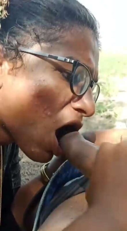 Thumbnail No 6 from Desi Randi Outdoor Blowjob To Customer Viral MMS Video.