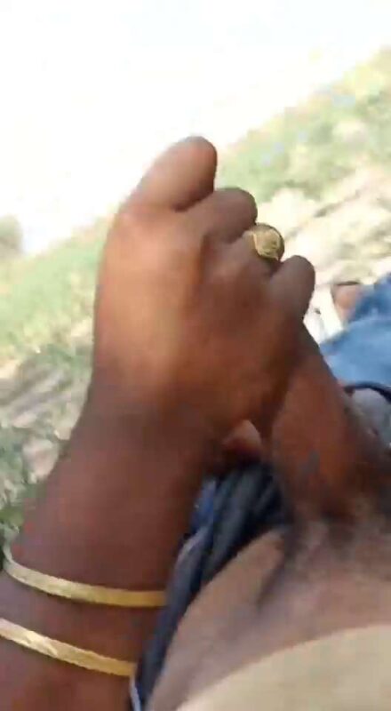 Thumbnail No 8 from Desi Randi Outdoor Blowjob To Customer Viral MMS Video.