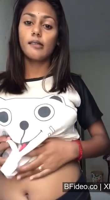 Sexy Cute Tamil Girl Showing Boobs