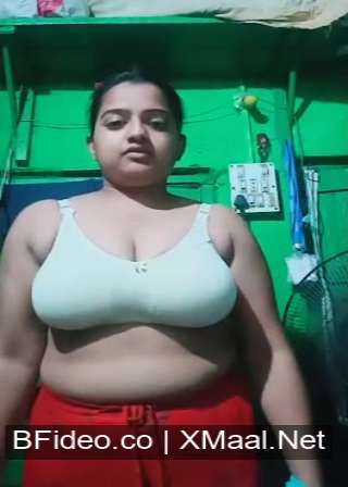 Super Sexy Busty Indian Girl Boobs Show