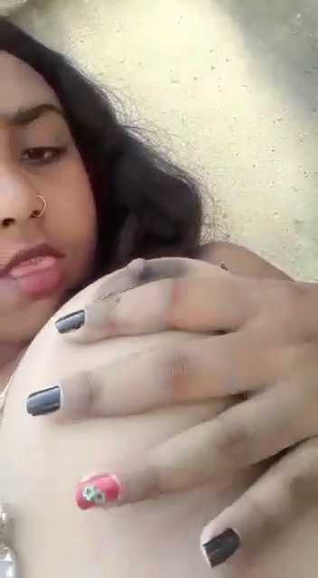 Big boobs desi callgirl fingering her tight chut – Indian xxx videos