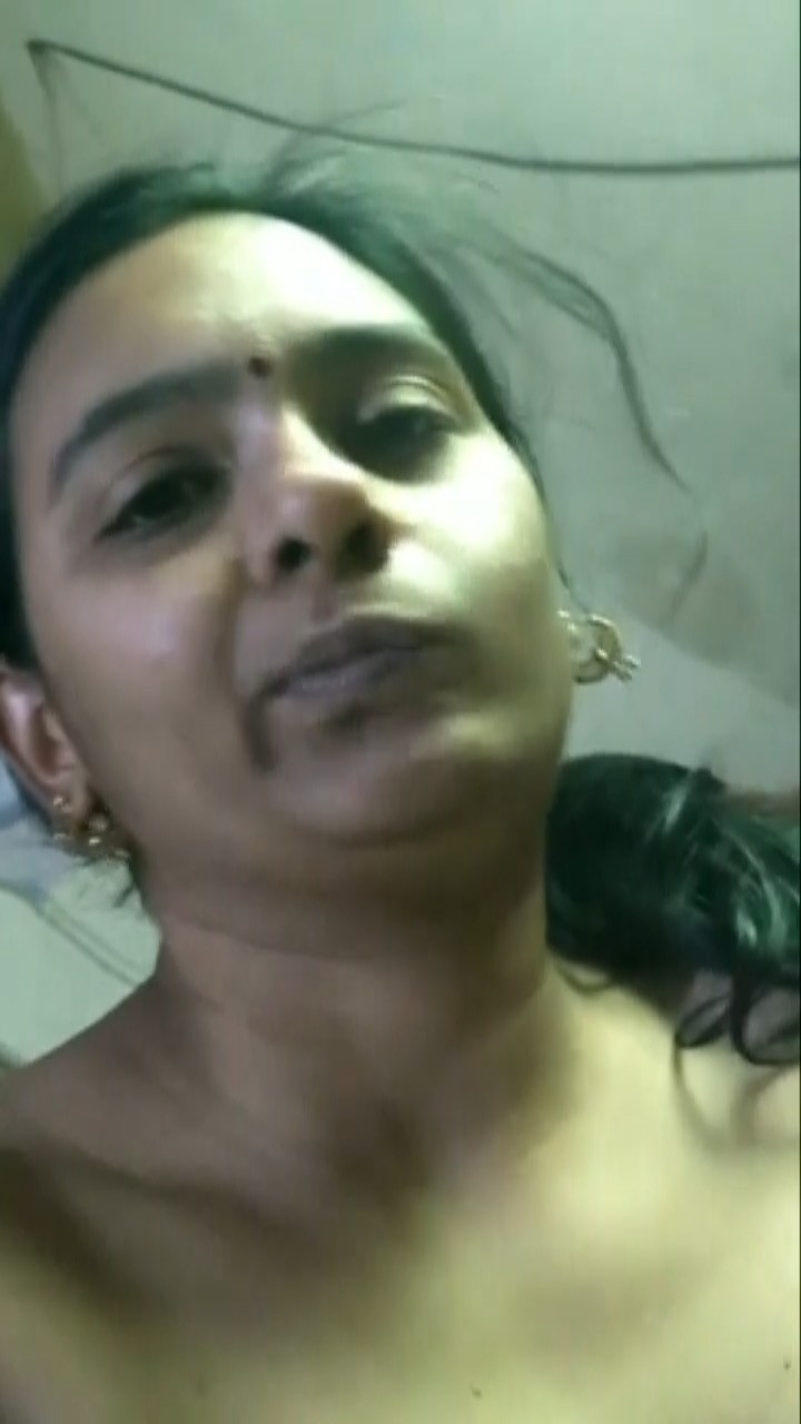Patni Ne Palang Par Pati Ka Lund Choos Ke Kiya Garam